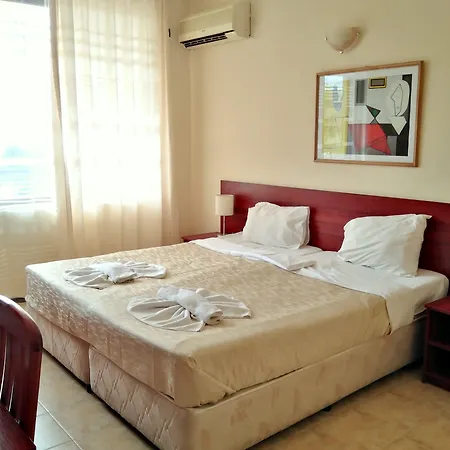 Готель Yalta Complex 3*