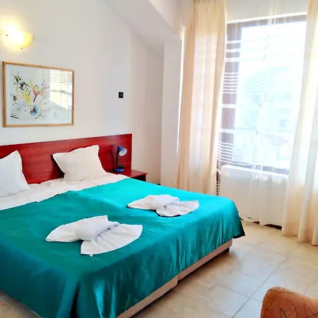 Готель Yalta Complex 3*