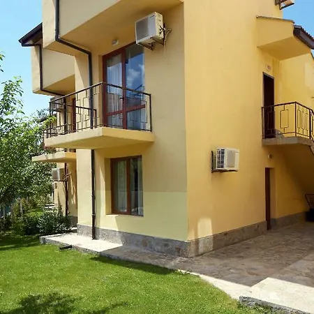 Готель Yalta Complex 3*